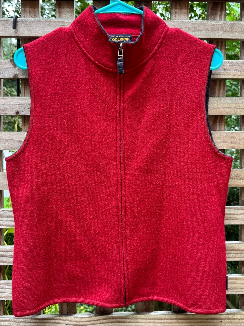 Women’s Vintage Woolrich 100% Wool Ruby Red Zip Sweater Vest Size Medium EUC
